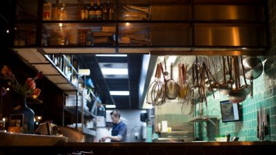 知らないと損する「厨房のエアコンの選び方」