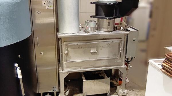 飲食店（カフェ）様への「ススとり君メンテナンス」実施事例：北海道砂川市