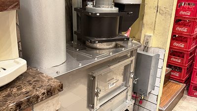 【導入実績】愛知県名古屋市中区のピッツェリア様へ「ススとり君」の入替工事を行いました。